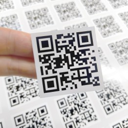QR PVC Lipdukai (lapuose)